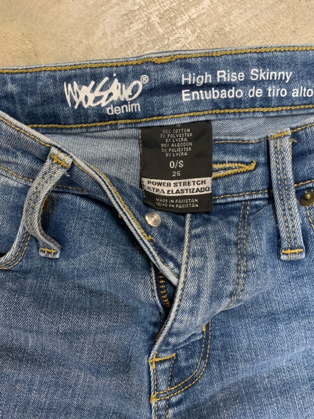 Mossimo Supply Co. Women's Blue Skinny Jeans - Picture 2 of 3